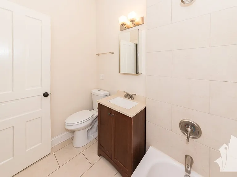 2950 N Racine Ave #2 — Photo 5