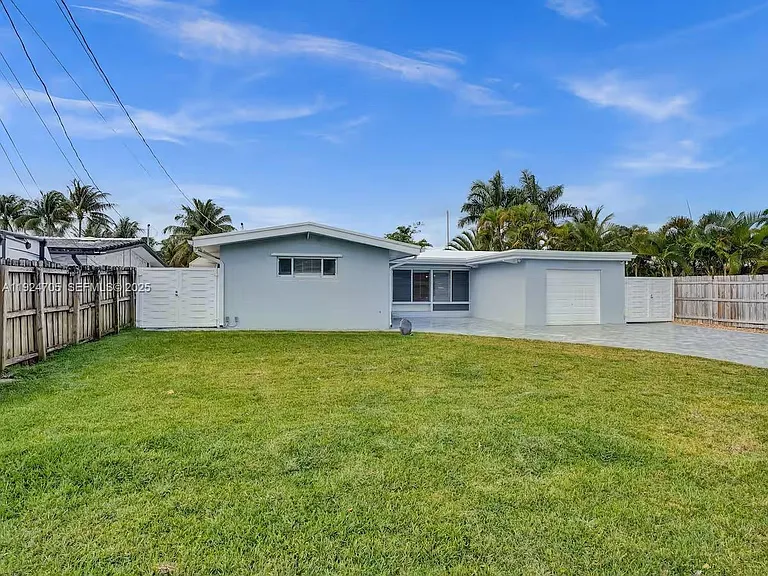 2525 Gulfstream Ln — Photo 5