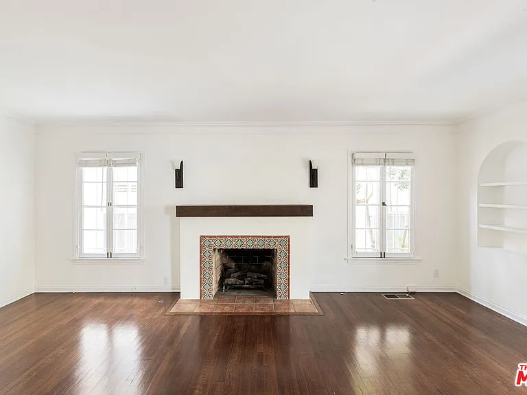 1054 S Stanley Ave — Photo 2