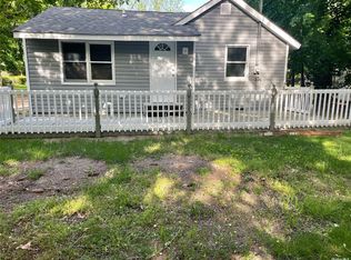 121 N Evergreen Dr, Selden, NY 11784