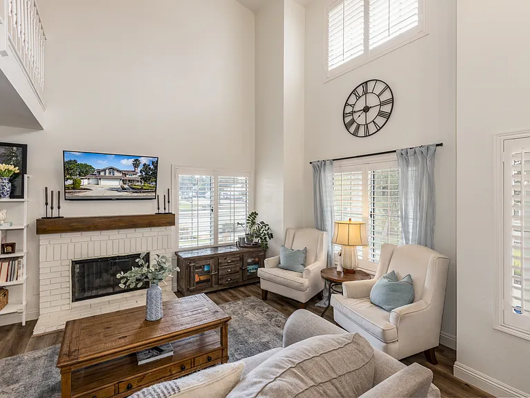 1605 Lisa Ln — Photo 4