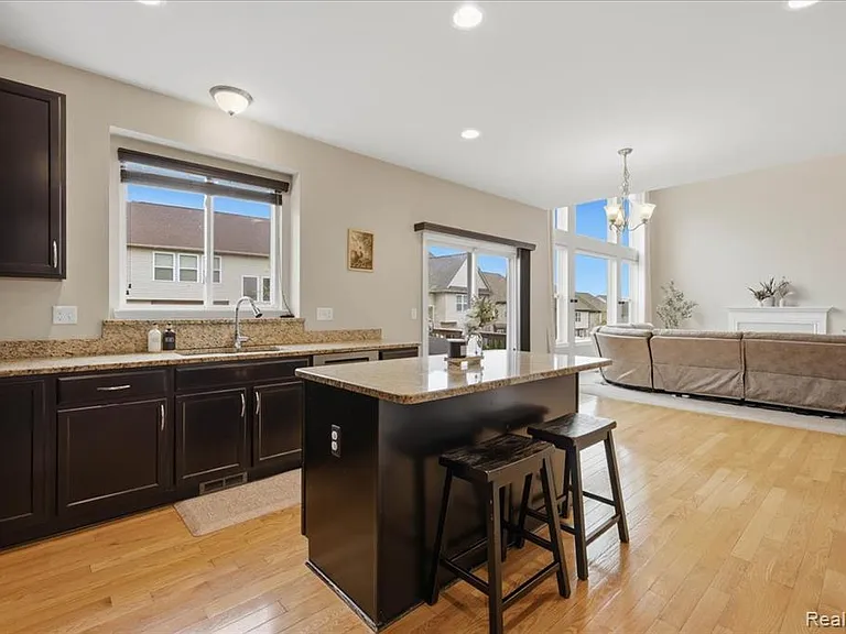 1114 Wales Dr — Photo 14