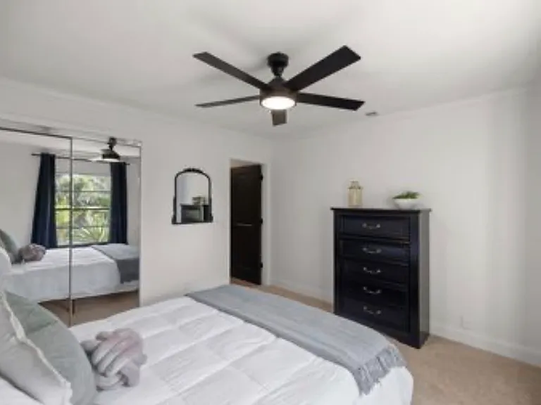 250 E Hartford St — Photo 17