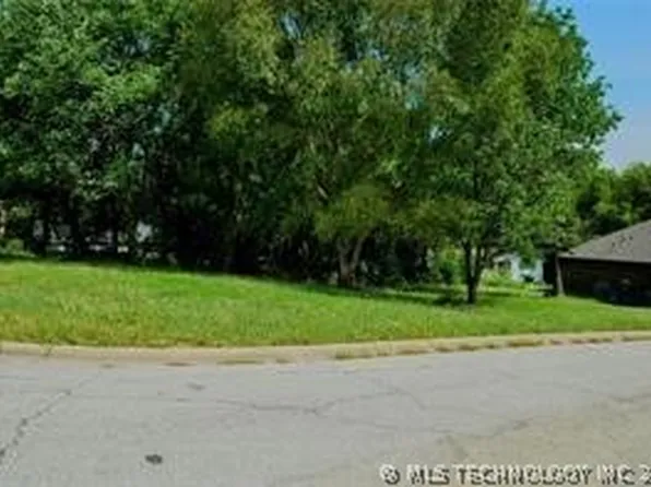 1749 W Pine Pl, Tulsa, OK 74127