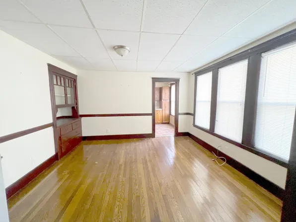 382 McGrath Hwy APT 1R, Somerville, MA 02143