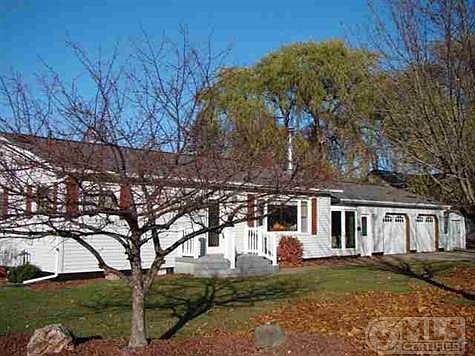 1st image of 900 E Breen Ave