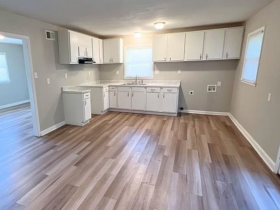 5th image of 404 Stoneham Rd