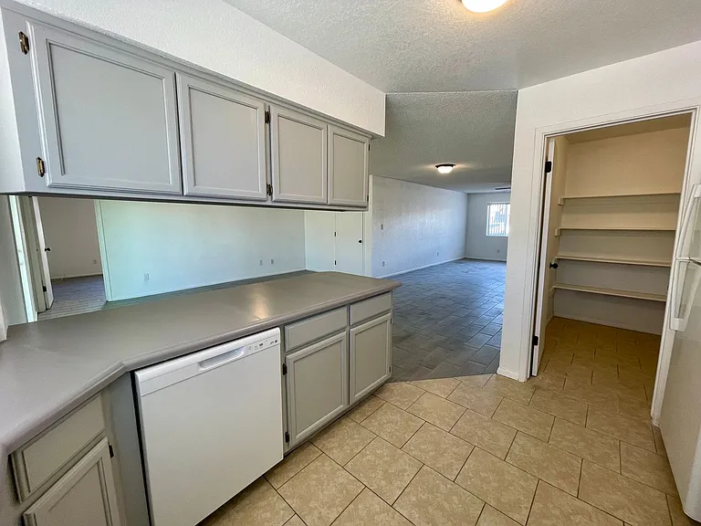 11348 E 24th Ln — Photo 9