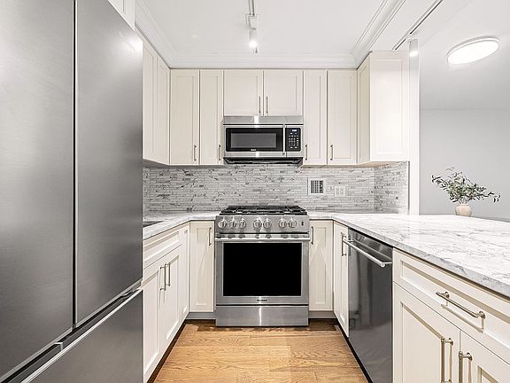 3rd image of 625 Main St APT Ll41