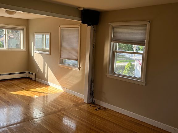 4th image of 7 Libby Ave