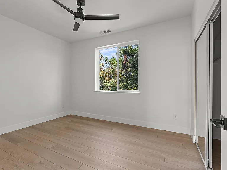 4825 Chippendale Dr — Photo 8