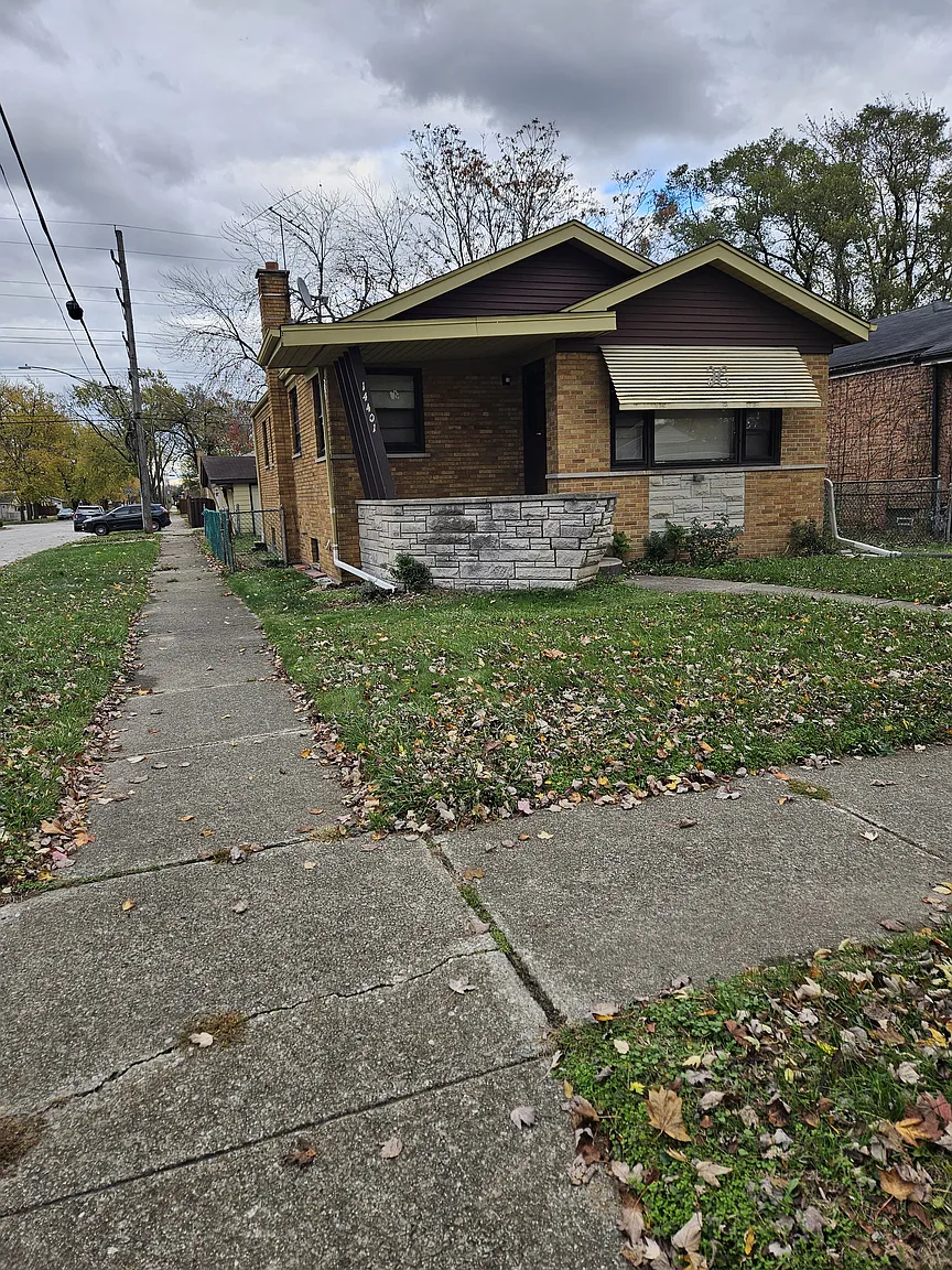 14401 Avalon Ave photo 1
