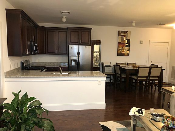 4th image of 232 Marina Pointe Dr