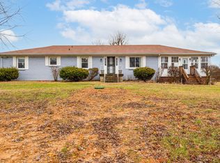 575 N Davidson Rd, Bon Aqua, TN 37025