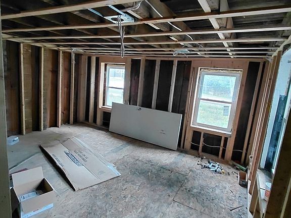 4th image of 247 Pecks Rd