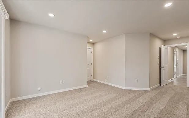 409 207th St SE — Photo 1