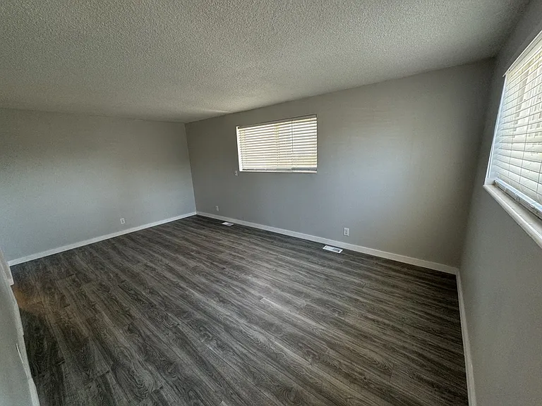 2590 W Robin Rd — Photo 6