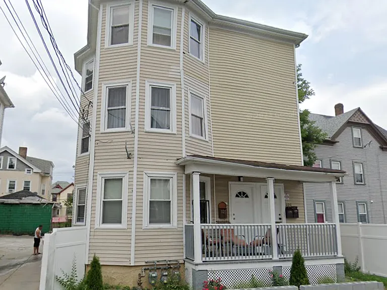 Stanwood St — Photo 1