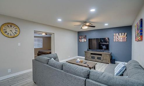 4th image of 7220 E Portland St #1