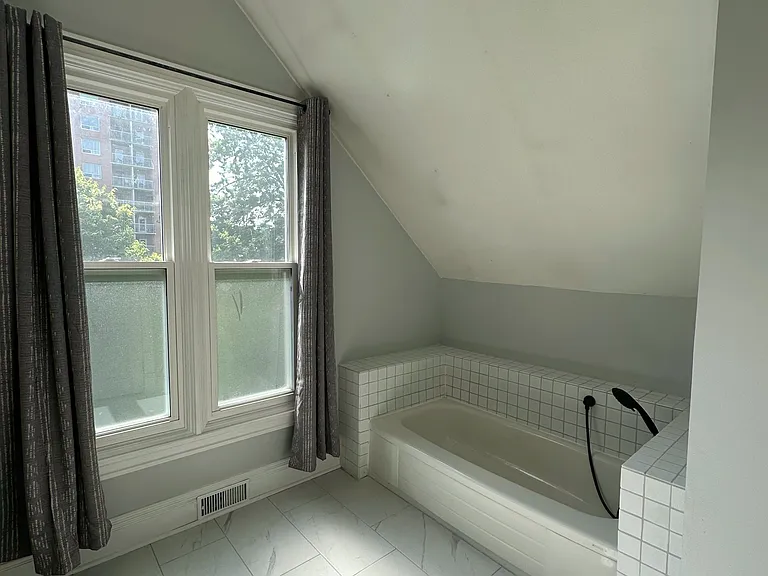 369 Maitland St #UPPER — Photo 15