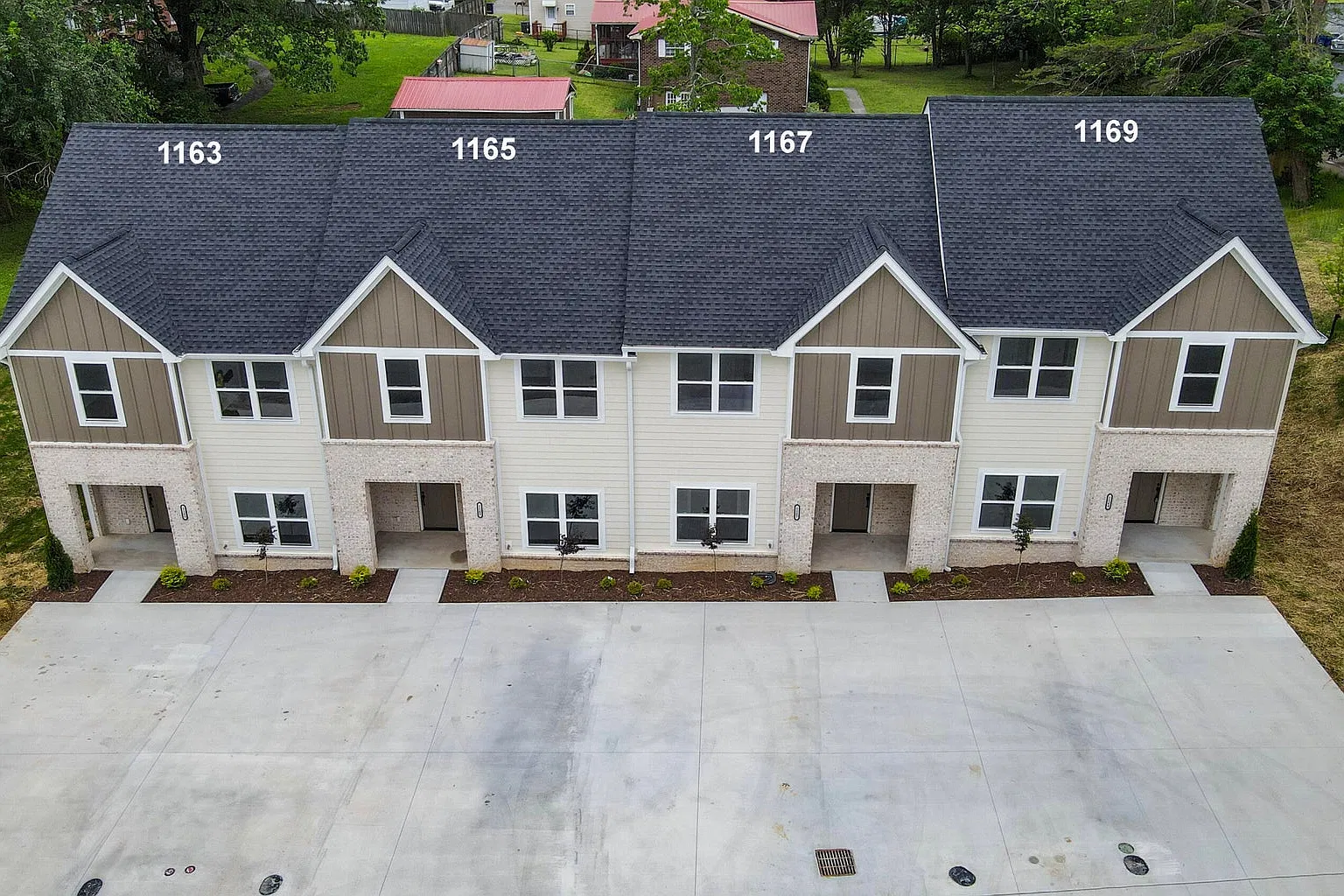 Luxurious 3 BR Townhouse — Photo 3