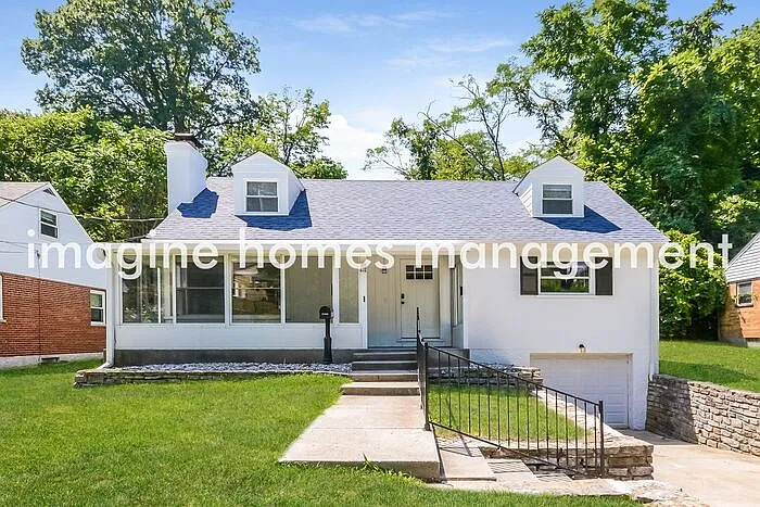 3 bed, 1.0 bath, 1297 sqft, $2,149 — Photo 1