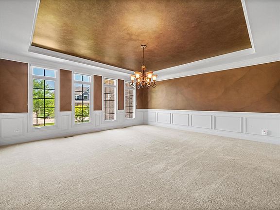 4th image of 639 Alberosky Way