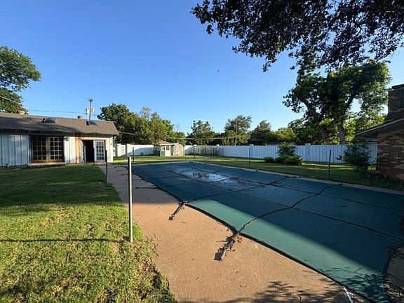 3rd image of 3305 Seymour Rd
