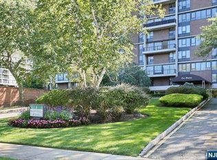 2 Horizon Rd #404, Fort Lee, NJ 07024