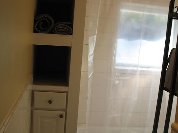 4th image of 803 Alton Ave #1