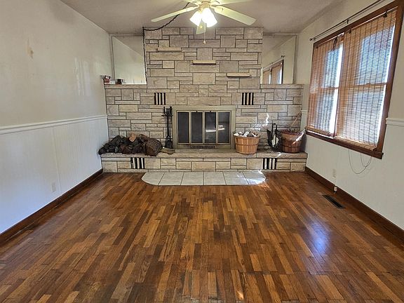 3rd image of 207 S Court St