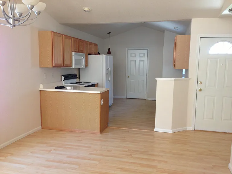 2961 Neil Dr #3 — Photo 4