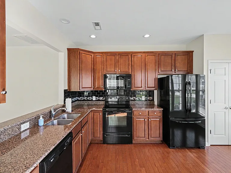 9009 Smokey Hill Ln — Photo 7
