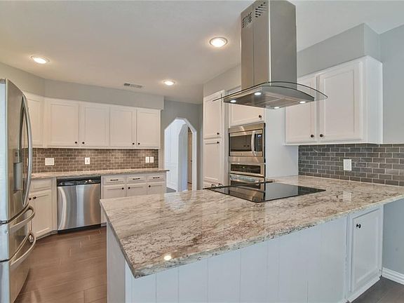 2nd image of 1809 Foxwood Ct