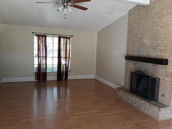 2nd image of 1410 Dogwood Trl