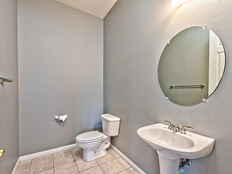 220 Lorryn Ln #2 — Photo 6