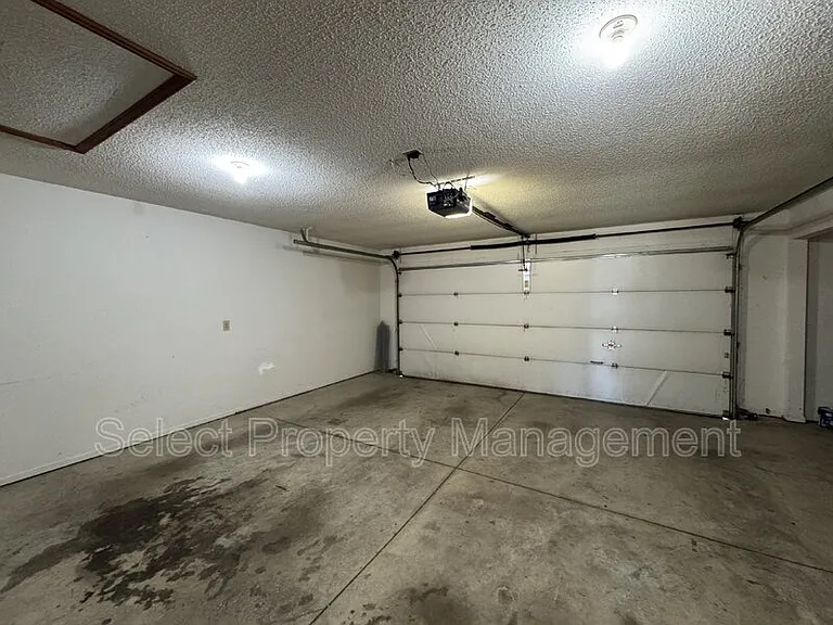 7401 Montclair Dr — Photo 18