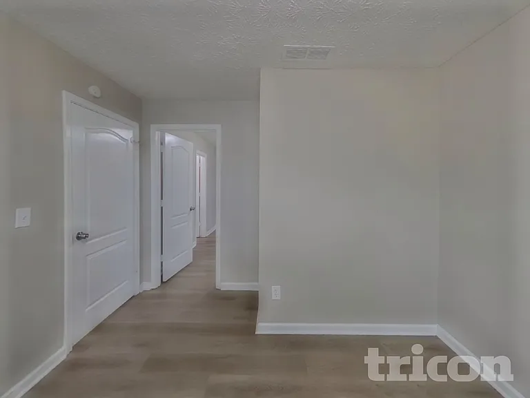 800 Lorraine Ln — Photo 20