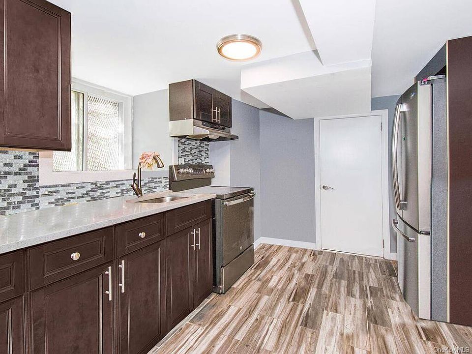 2nd image of 1711 Wallace Ave #1