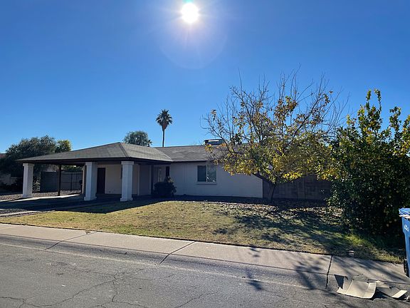 3rd image of 1009 W Michelle Dr