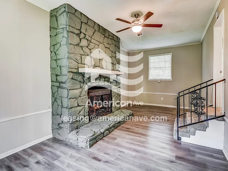 1465402_005_wm_-_living_room_13146940.jpg