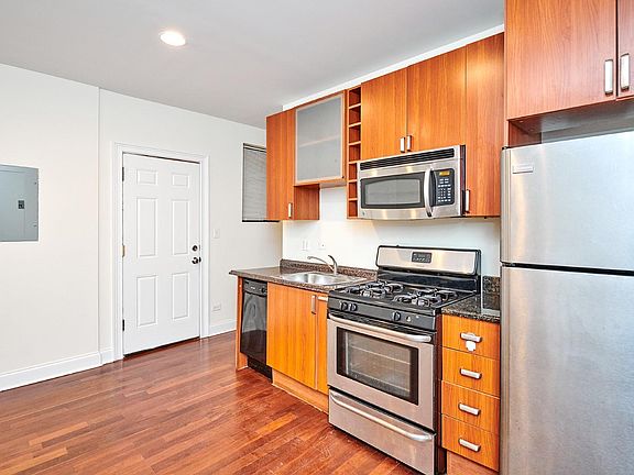 3rd image of 7208 N Wolcott Ave #1D
