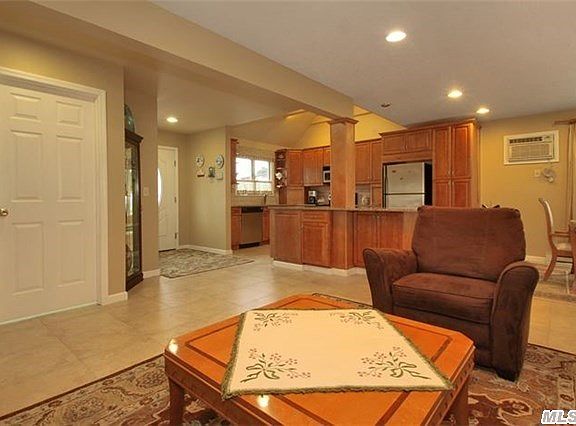5th image of 94 Brittle Ln
