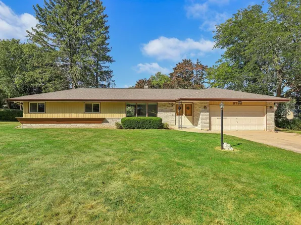 5795 South St Andrews DRIVE, New Berlin, WI 53146