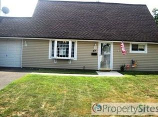 57 Kindle Ln, Levittown, PA 19055
