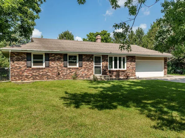 5810 Gridley Ct, South Beloit, IL 61080