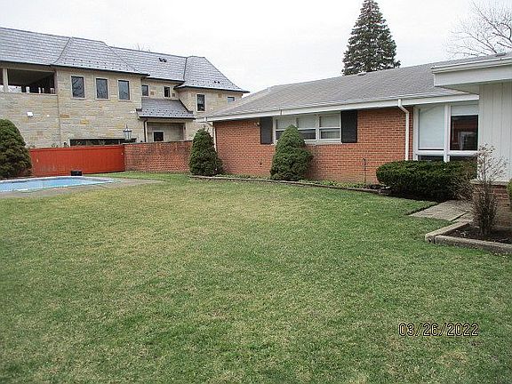 3rd image of 2385 White Oak Dr