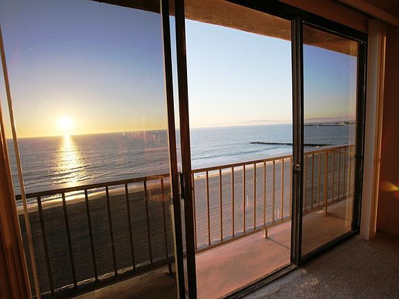 4th image of 727 Esplanade Unit 203