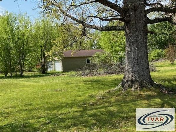 121 W Chestnut St, Puryear, TN 38251