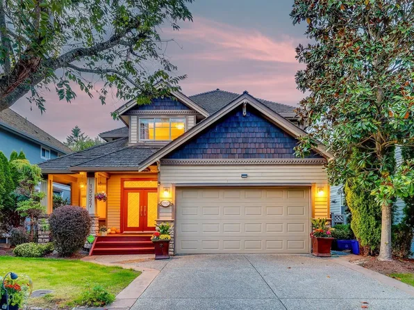 15527 37a Ave, Surrey, BC V3Z 0H6